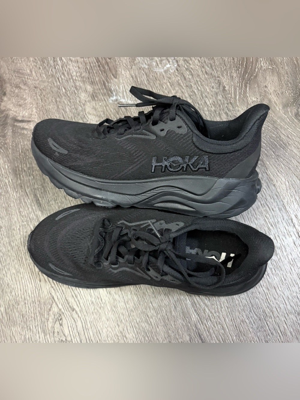 Hoka One Arahi Women Size 8B Triple Black Running Shoes Sneakers Comfort 1168691